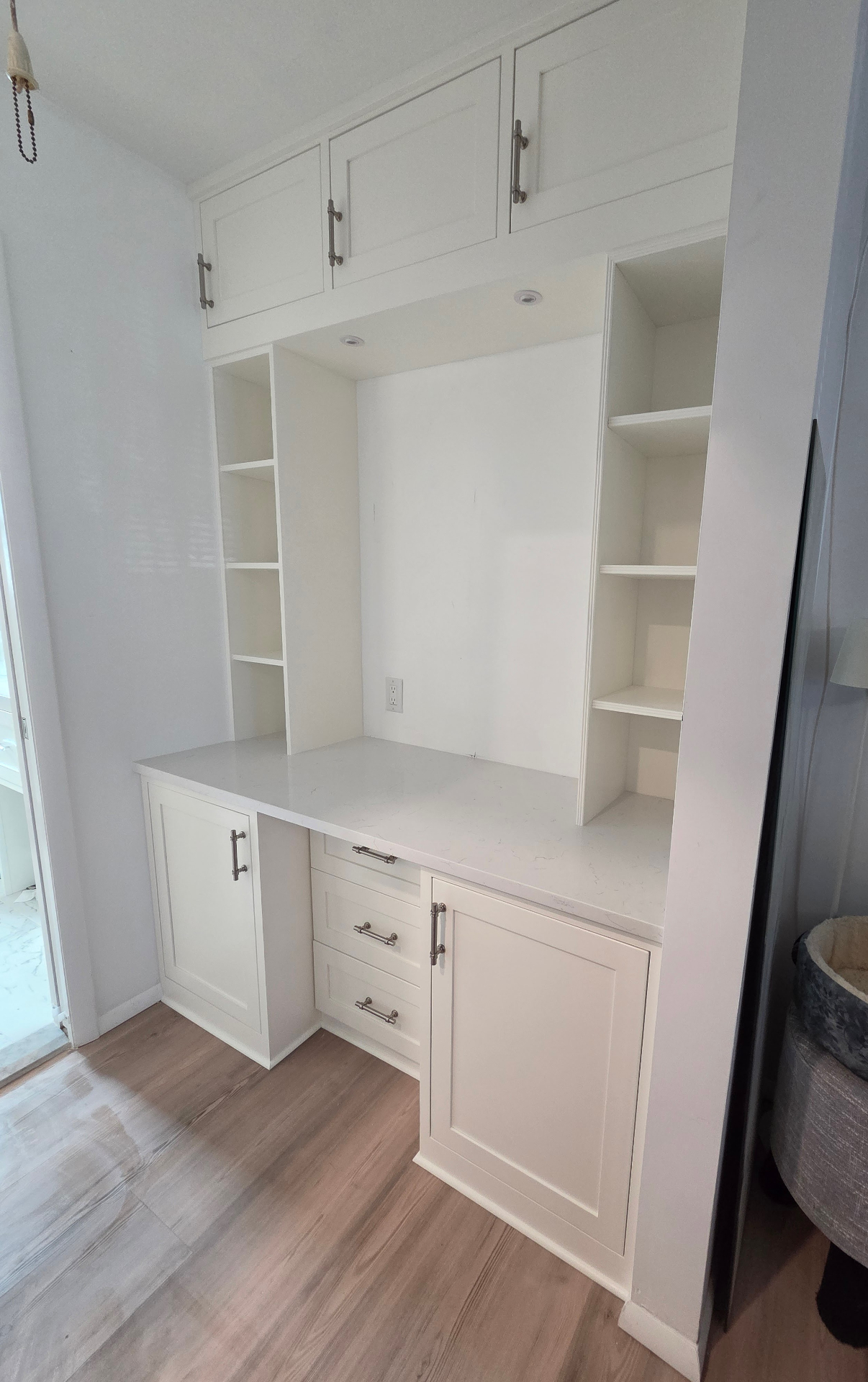 Built-In Desk & Shelving